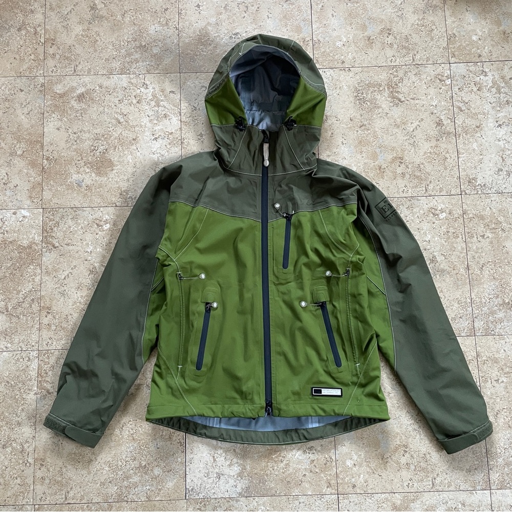 [SOLD] Vintage early 2000s REI women’s E1 rain snow shell jacket